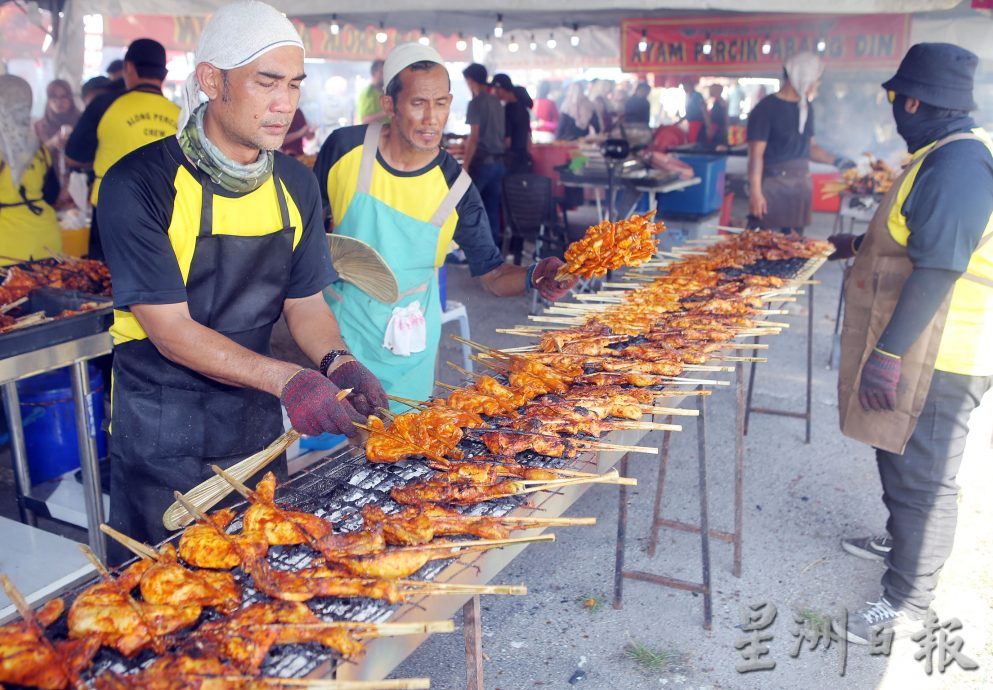 怡体育馆停车场斋戒月市集  美食盛宴魅力大