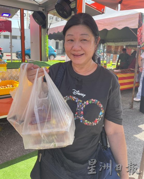 怡体育馆停车场斋戒月市集  美食盛宴魅力大