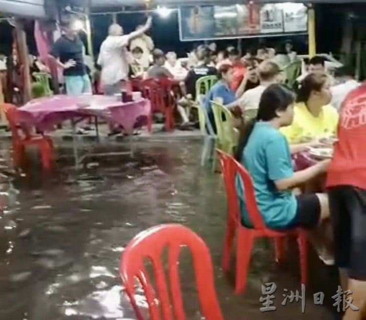 波德申芦骨5天大涨潮，海边餐馆 低洼处沦为“水乡”