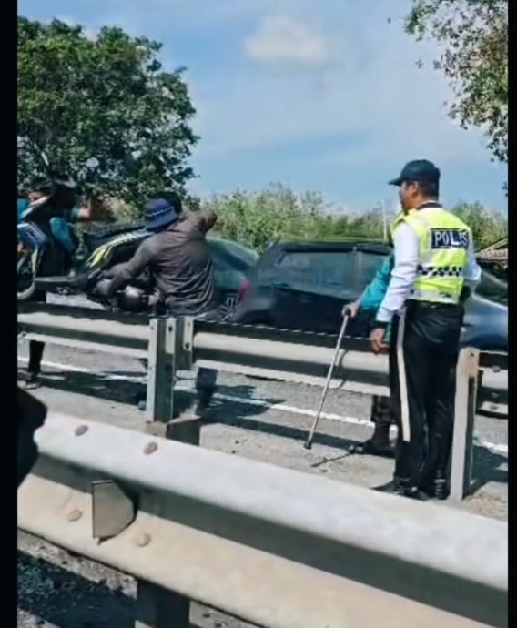 （大北马）疑失智症老翁在南北大道逆向骑车，及时被巡逻警拦截。