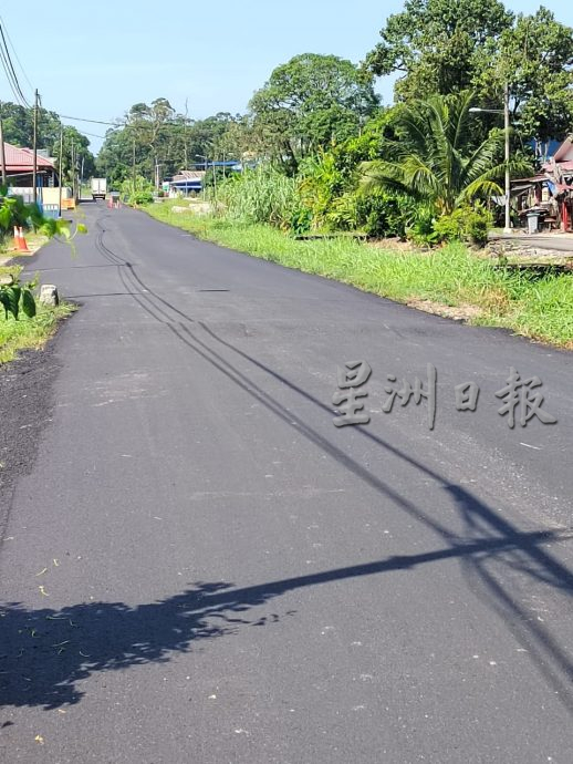 （已签发）柔：**封面补文**铺路后路墩未及时加警示线   华男撞跌入河肋骨断